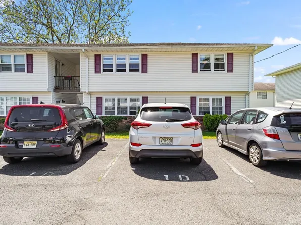 1 Utah Dr #D, Old Bridge, NJ 08857