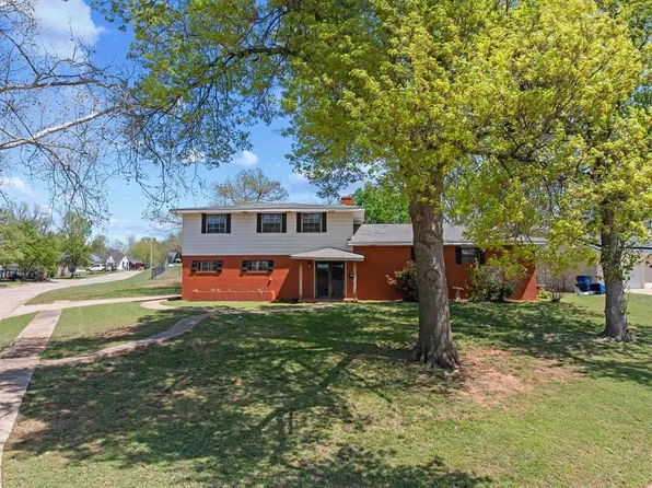 902 Walnut Ct, Guthrie, OK 73044