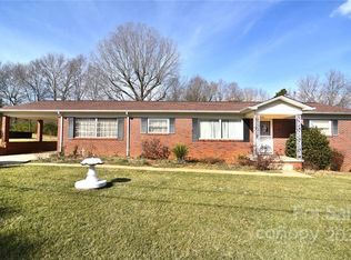 2924 10th Ave SW, Hickory, NC 28602