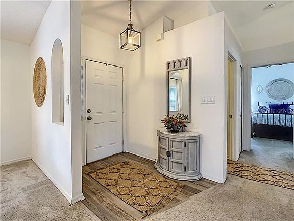 4th image of 25347 Crestwater Dr