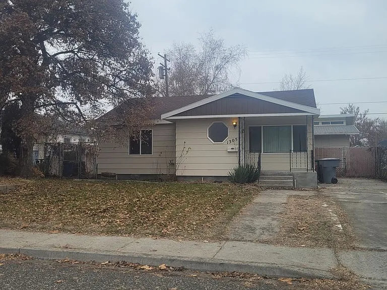 1305 Sanford Ave — Photo 1