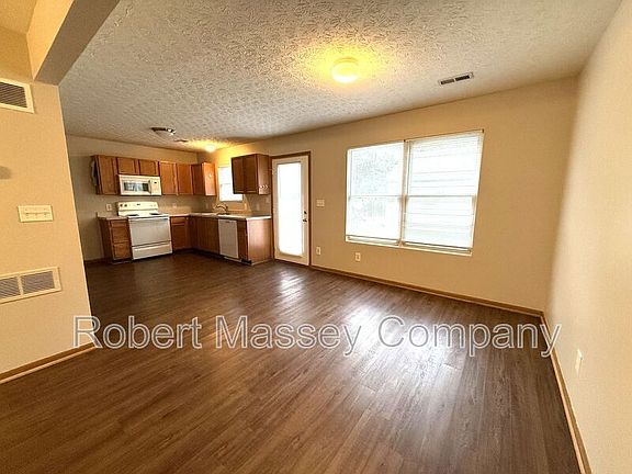 4th image of 7127 Black Mountain Dr