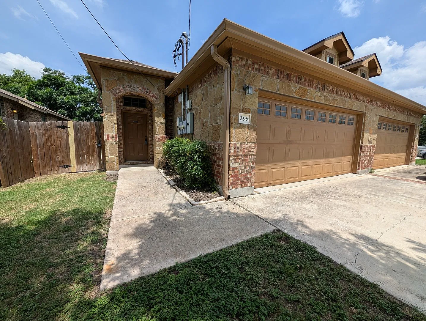 2 Weeks Free Rent / 3/2/2 Duplex off HWY 46 / Fridge / Interior Washer & Dryer Connections / Fenc... — Photo 2