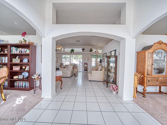 2nd image of 162 Sanibel Way