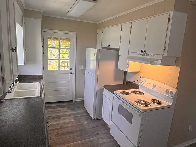 2306 Center Dr — Photo 10
