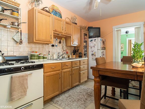 4th image of 4132 N Francisco Ave
