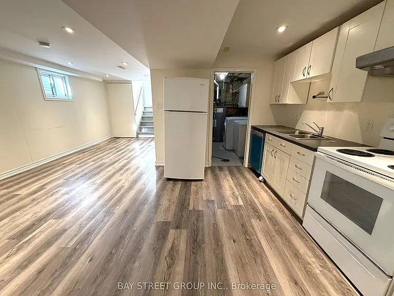 445 Harcourt Dr — Photo 12