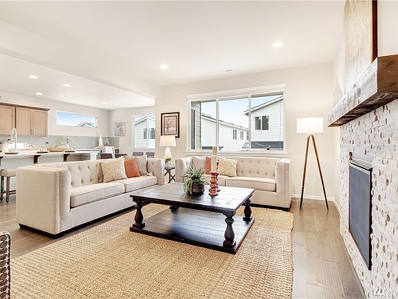 Photos are of the same floorplan in another Harbour Homes community and are meant for representation purposes only. Options and interior finishes will vary.