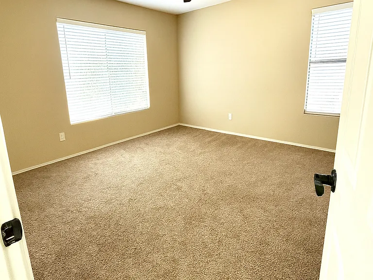 3320 E Elgin St — Photo 21
