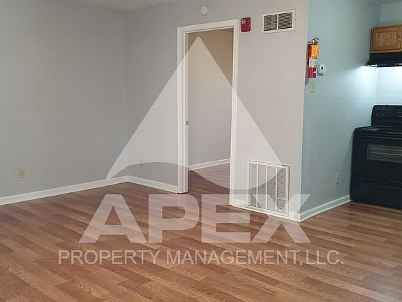 4th image of 2700 Holbrook Dr Unit 8