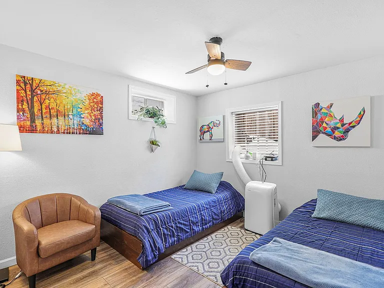 1216 Trinity St — Photo 4