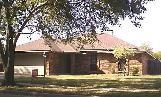 Beautiful Curb Appeal!
