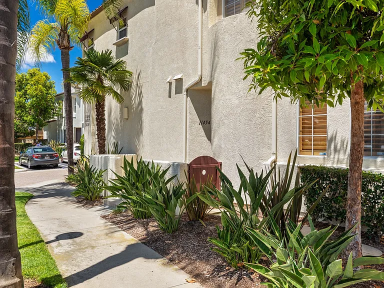 11454 Miro Cir — Photo 22