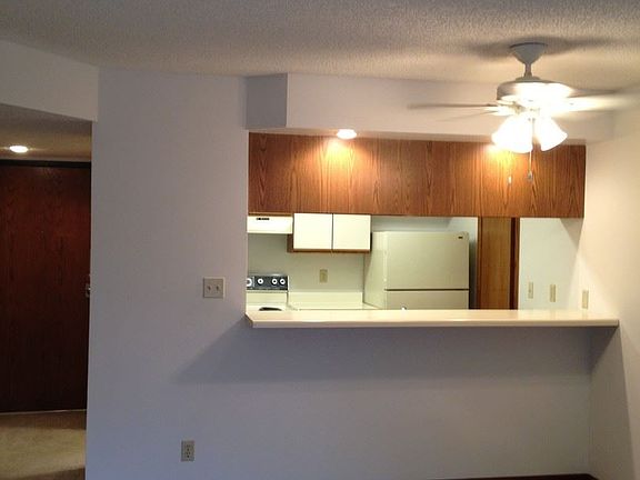4th image of 945 D St APT 04