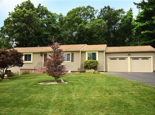 25 Bobby Ln, Manchester, CT 06040
