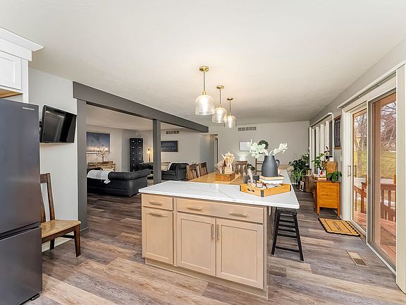 5th image of 609 S Splitrock Blvd