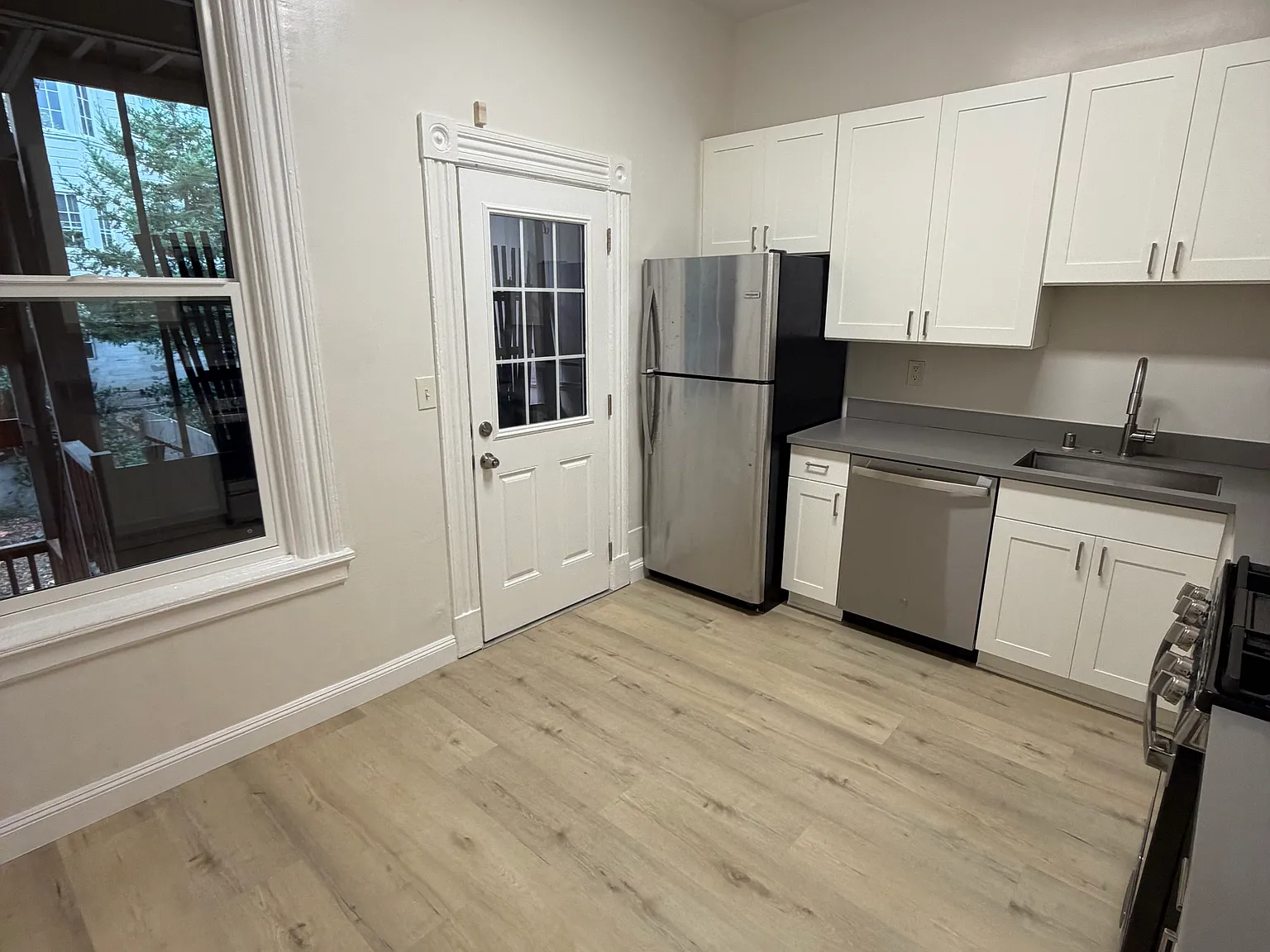 2 bed, 800 sqft, $4,850 — Photo 2