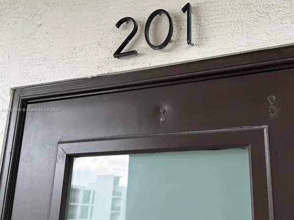 8265 NW 41st St #201, Miami, FL 33166