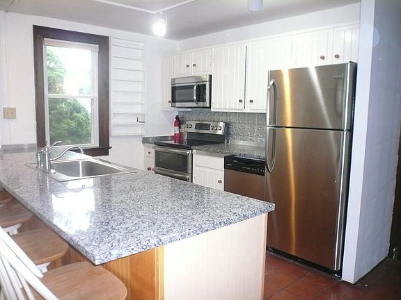 stainless appliances, granite counters