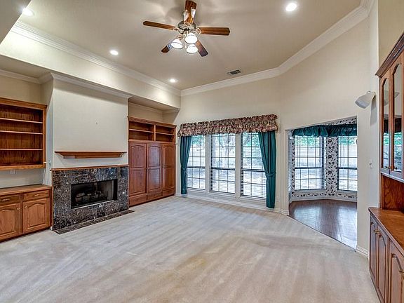 2nd image of 1041 Clubhouse Dr