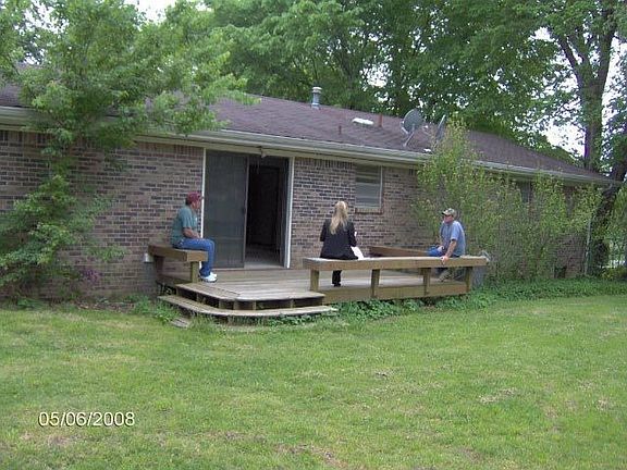 Beautiful deck in the back yard.