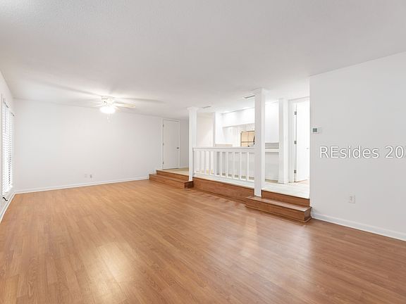 3rd image of 20 Queens Folly Rd Unit 1652