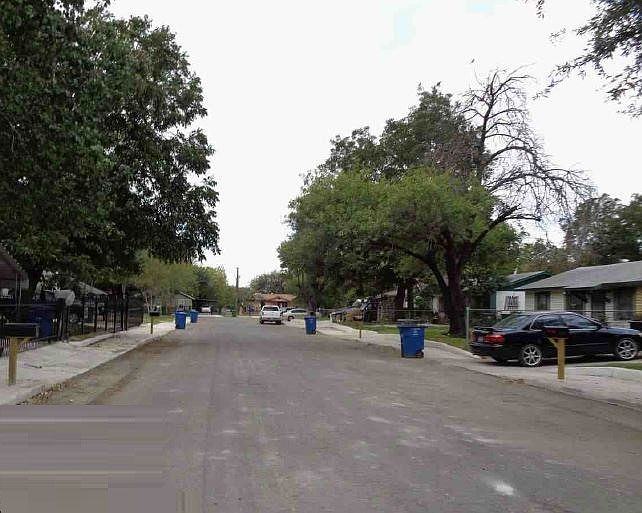 2nd image of 2810 Ferncircle Dr