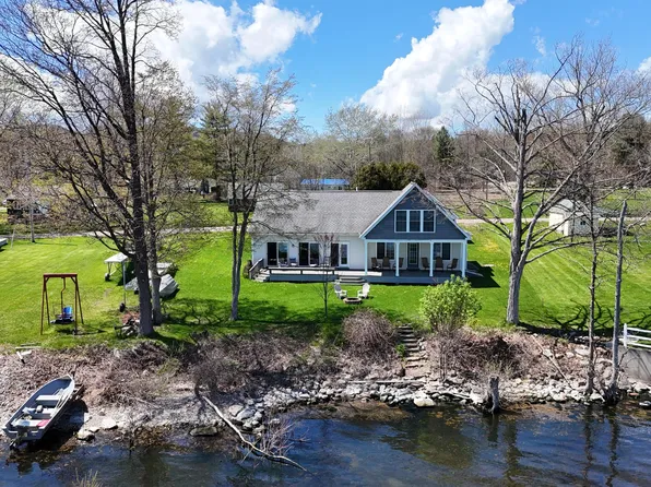 74 Lakeshore Dr, Willsboro, NY 12996