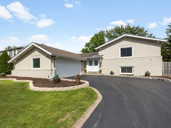 621 Newport Ave, Westmont, IL 60559