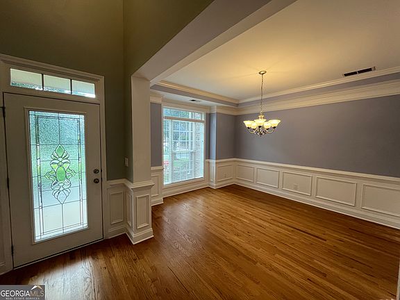3rd image of 104 Fishers Mill Dr