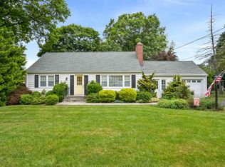 32 Sunrise Ave, Trumbull, CT 06611