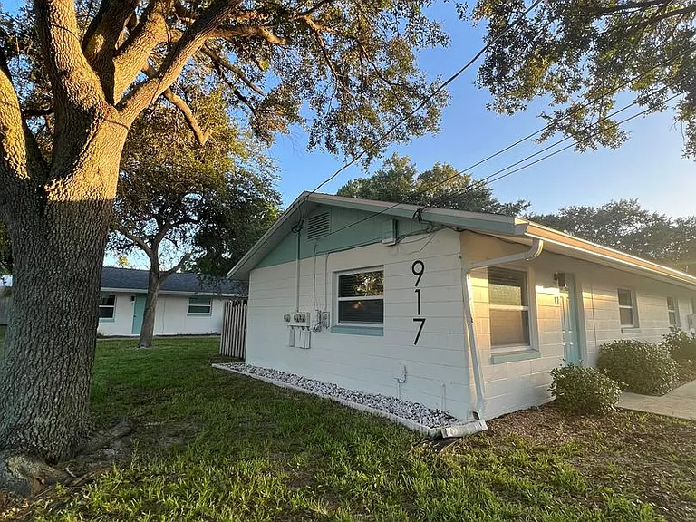 Orange Apartments — Photo 6