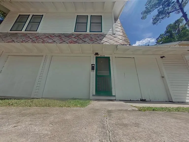 2034 NW 3rd Ave — Photo 1
