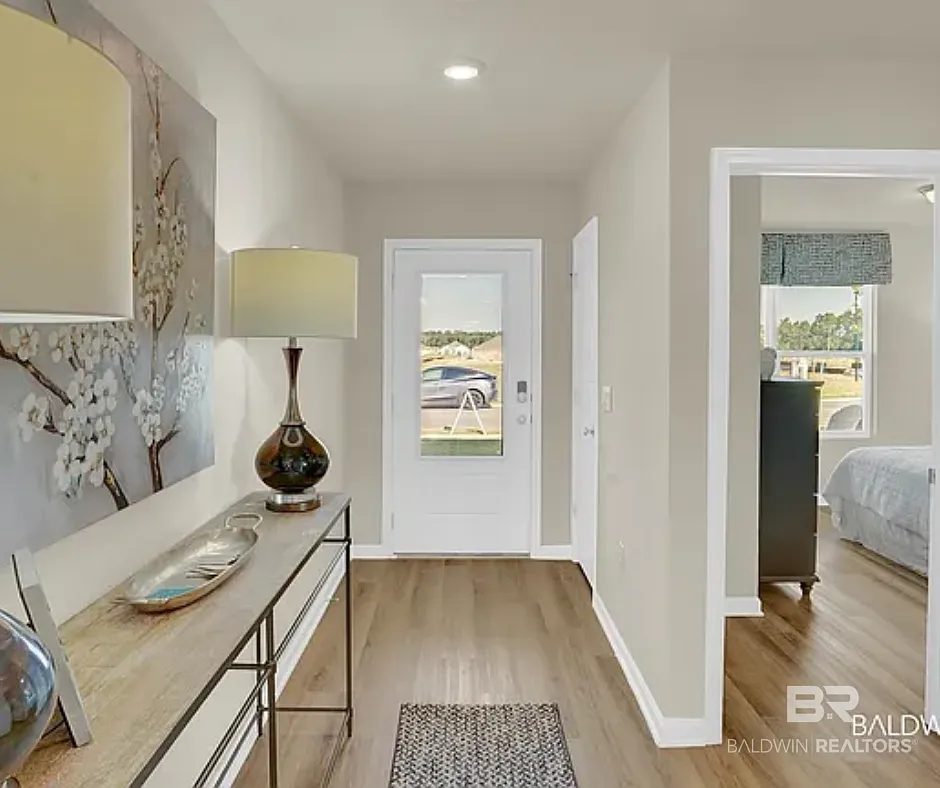 4 bed, 2.0 bath, 1787 sqft, $2,650 — Photo 2