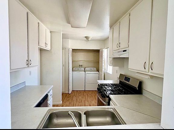 4th image of 535 W 4th St