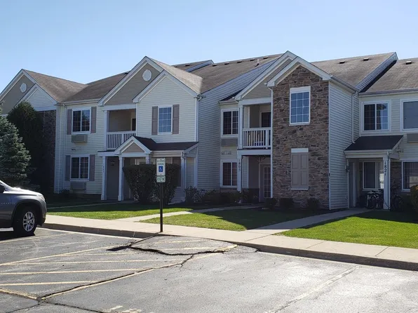 1819 Silverstone Dr #1819, Carpentersville, IL 60110