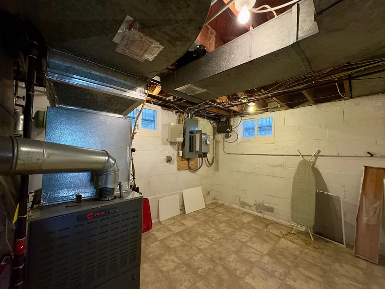 115 E Northern Pkwy — Photo 10