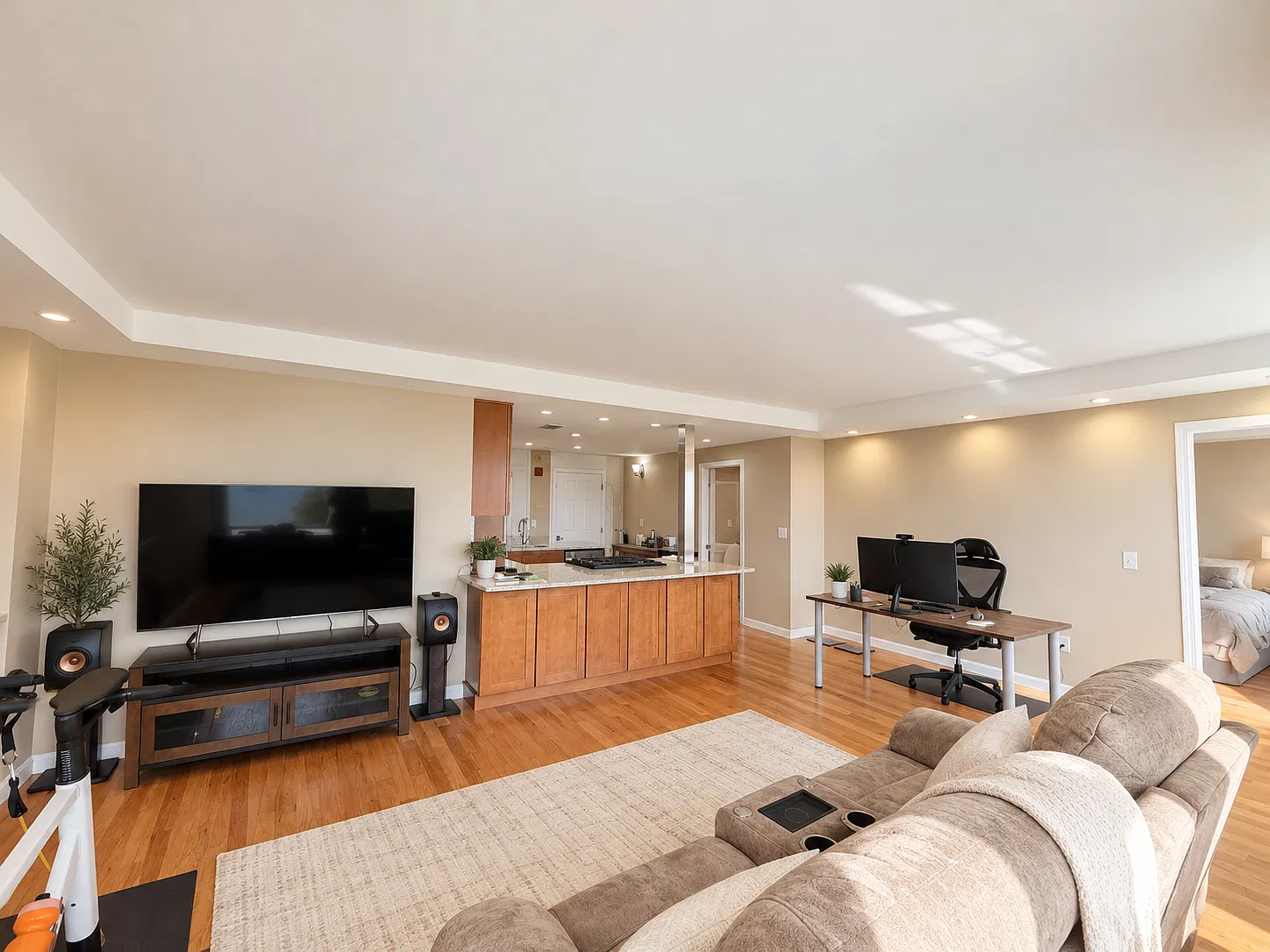 1 bed, 869 sqft, $3,400 — Photo 4