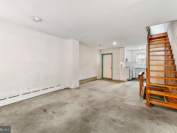 4th image of 2827 S Smedley St