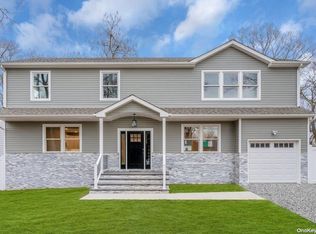 49 Jerome St, Lindenhurst, NY 11757