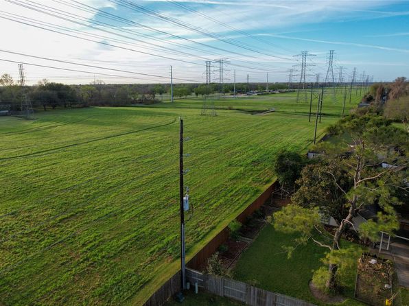 1811 Sugar Crossing Dr, Sugar Land, TX 77478
