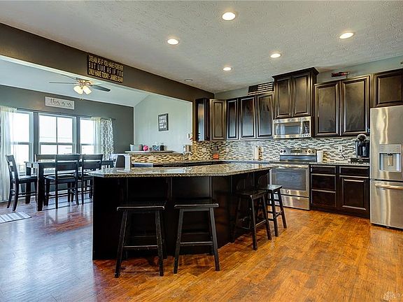 3rd image of 405 Danbury Pl