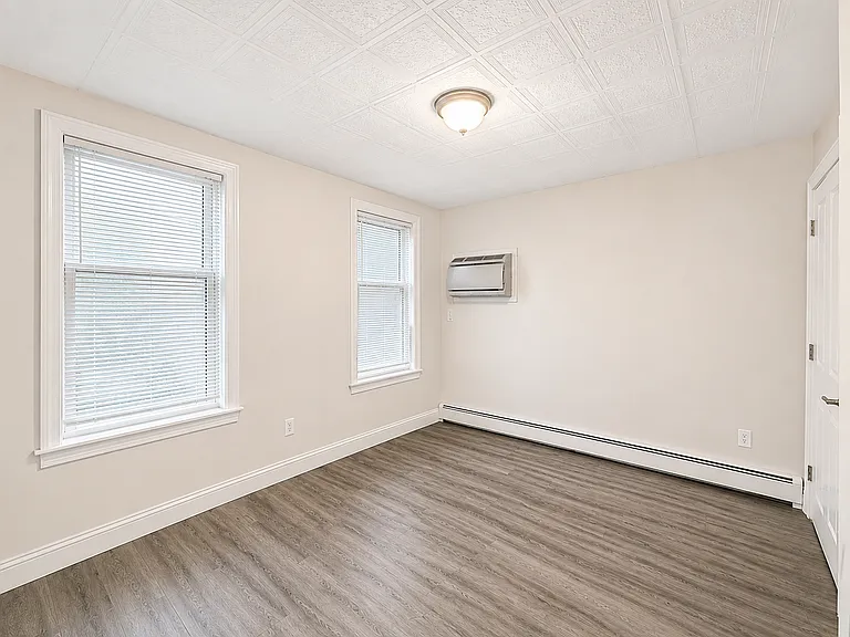 195 Maverick St #1 — Photo 11