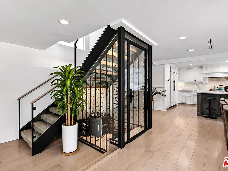 760 S San Rafael Ave — Photo 18