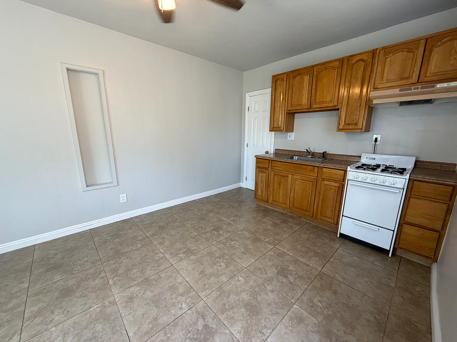 Studio, 350 sqft, $1,400 — Photo 4
