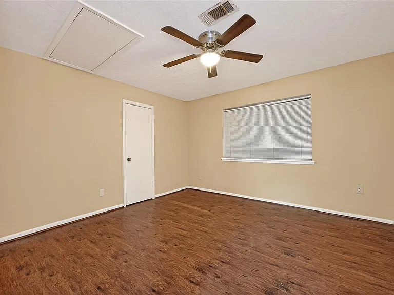 1701 Mistletoe Ln — Photo 26