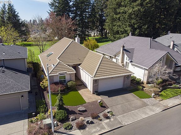 3rd image of 3212 SE Baypoint Dr