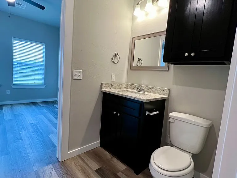1128 W Iowa Ave — Photo 9
