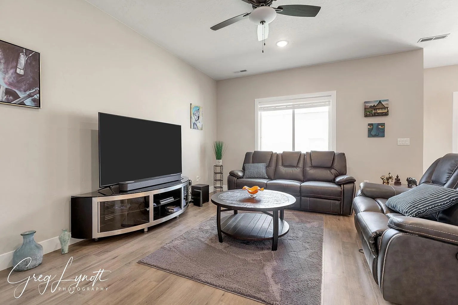 Cute 3 bed 2.5 bath Townhome — Photo 3