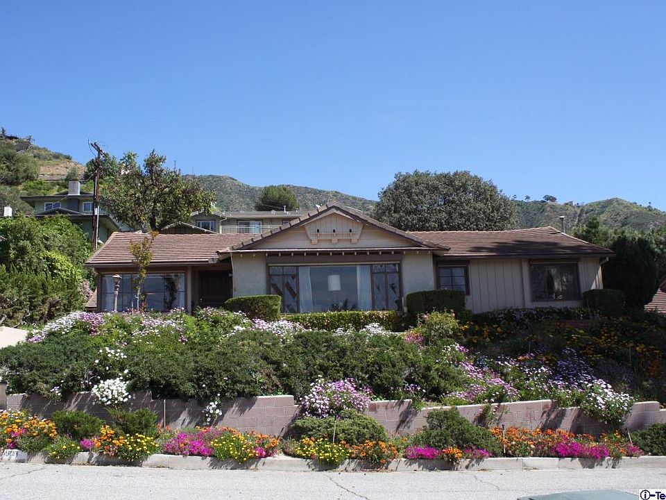 1st image of 501 Meadows Dr